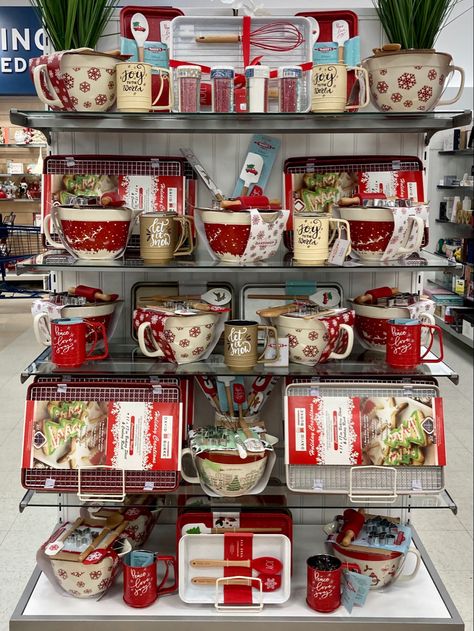 Homegoods Endcaps, Homeware Display, Tj Maxx Decor, Supermarket Display, Christmas Haul, Christmas Window Display, Home Goods Store, Apartment Patio Decor, Hardware Shop