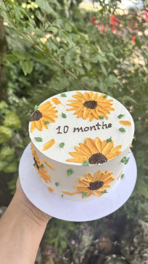 Fall Sunflower Cake, Cakes With Sunflowers, Sunflower Cake Ideas, Sunflower Cake Birthday, Sunflower Cake Design, Sunflower Birthday Cakes, Cake Designs For Boy, Sunflower Cake, Pretty Flowers Pictures