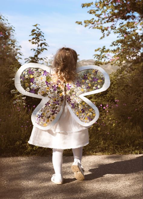 Butterfly wings DIY with cardboard Diy With Cardboard, Butterfly Wings Diy, Light Blue Summer Dress, Wings Diy, Diy Wings, Dress Butterfly, Recycled Dress, Blue Summer Dresses, Butterfly Wings