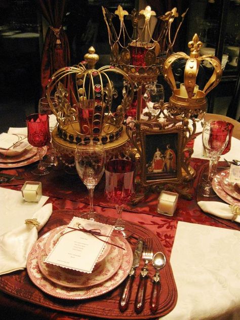 Royal table setting. Royal Table Centerpieces, Queen Esther Party, Queen Party Theme Royal, Coronation Table Decorations, Royalty Table Decorations, Queen Themed Birthday Party, Royalty Theme Party, Family Reunion Banquet, Royal Theme Party