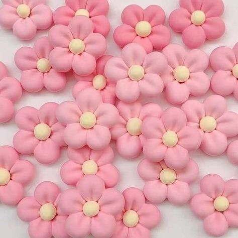 PRICES MAY VARY. Material:Made of Clay , All Handmade Multi-functional: can be used to decorate mirror frames, various crafts, or creative gifts for friends and family 3D effect, brilliant colours. Size:3cm-5cm (1.18inch-1.97inch) mix size Quantity:30pcs/lot Handmade finished Clay Flower Dry Clay Art Ideas, Decorate Mirror, Paper Flower Origami, Paper Crafts For School, Junk Case, Crafts For School, Diy Crafts Easy At Home, Polymer Clay Magnet, Easy Clay Sculptures