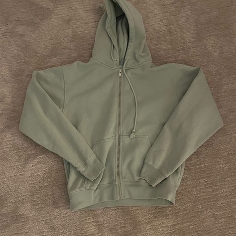 brandy Melville light green cropped zip up hoodie!! Light Green Zip Up Hoodie, Green Zip Up, Brandy Melville Zip Up Hoodie, Brandy Melville Zip Up, Brandy Melville Hoodie, Cropped Zip Up Hoodie, Brandy Melville Sweaters, Cropped Zip Up, Hoodie And Sweatpants