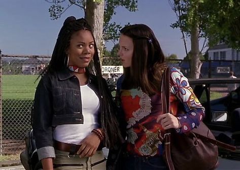 Brenda Scary Movie Outfits, Iconic Friendships In Movies, Anika And Mindy Scream, Scary Movie 1, Cindy Scary Movie, Mtv Scream Cast, Cindy And Brenda Scary Movie, Cindy Campbell Scary Movie, Regina Hall Scary Movie