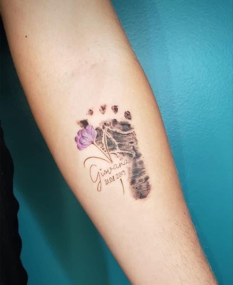 Newborn Tattoos For Mom, First Mom Tattoos, Footprint Flower Tattoo, Word Search Tattoo Ideas, Newborn Tattoo Ideas Parents, Tattoo Ideas For Newborn Daughter, Cute Tattoos For Daughter, Baby Print Tattoo Ideas, Footprint With Flowers Tattoo