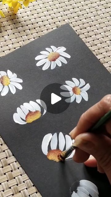 The Best Drawings, Daisies Flower Drawing, Painting Daisy Easy, Painting Daisies Easy, Painting Daisy Flower, How To Paint A Daisy In Acrylic, How To Paint A Daisy Step By Step, Painted Paper Flowers, Painting Flowers On Fabric