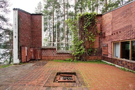 MUURATSALO EXPERIMENTAL HOUSE by Alvar Aalto Geoffrey Jellicoe, Kathryn Gustafson, Claude Cormier, Jens Jensen, Martha Schwartz, Alvar Aalto Architecture, Alvar Alto, Brick Architecture, Space Architecture