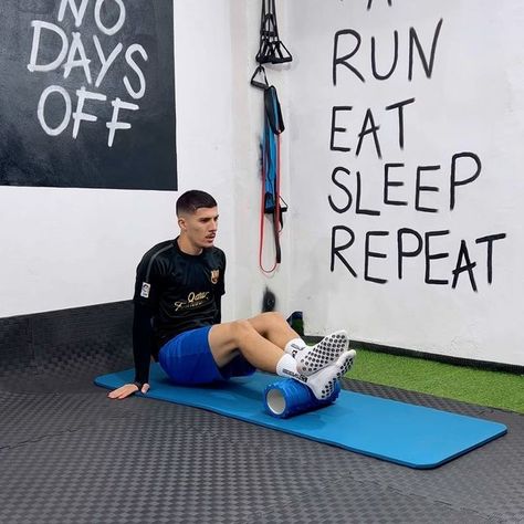 Individual Training on Instagram: "FOAM ROLLER | PRE or POST WORKOUT 🏃‍♂️⚽️ 30-60” for each muscle ✅Improved blood circulation ✅Release muscle tightness. ✅Reduce pain after exercise. ✅Breaks down knots in muscles. ✅Maximised effectiveness of stretching. #football #training #soccer #workout #soccer #foamroll #recovery #insta #instagood #instadaily #athlete #muscle #stretch #post #hashtag #" Soccer Stretches, Workout Soccer, Soccer Workout, After Exercise, Foam Rolling, Football Training, Improve Blood Circulation, Foam Roller, Blood Circulation