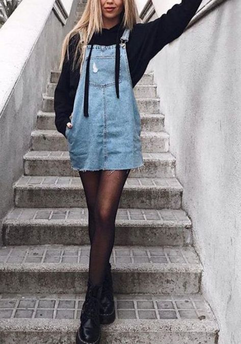 Cute overalls dress outfit for spring and summer Autumn Look, Cool Summer Outfits, Outfit Trends, Modieuze Outfits, Van Cleef Arpels, Denim Overalls, Overall Dress, Fit Inspo, Mode Inspiration