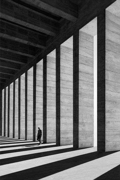 Arquitectura Wallpaper, Lumiere Photo, Brutalism Architecture, Peisaj Urban, Minimal Photography, Shadow Photography, Principles Of Design, Brutalist Architecture, Minimalist Photography