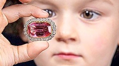 I got a brooch for my young daughter for $24 at a thrift shop - it turned out to be rare royal jewelry worth thousands | The US Sun Antique Jewelry Rare, Antiques Roadshow, Bargain Hunter, Thrift Shop, For My Daughter, Jewel Box, Royal Jewelry, Clear Stone, Christmas Items