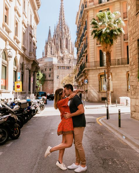 What To Do In Barcelona, Couple Travel Photos, Best Cities In Europe, Things To Do In Barcelona, Barcelona Spain Travel, To Do In Barcelona, Travel Pose, Spain Photography, Travel Outfit Summer