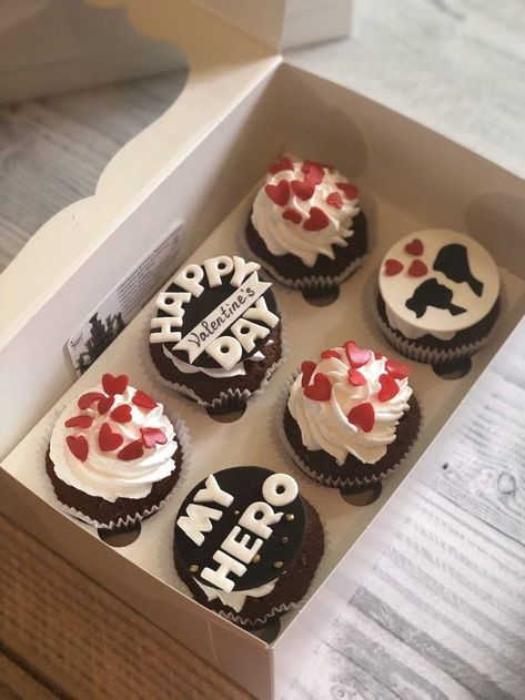 I Love You Cupcakes For Him, Cupcakes For Husband Birthday, Cupcakes For Boyfriend, Dark Chocolate Cake Recipes, Birthday Cake For Husband, Cake For Husband, Fondant Cake Designs, Birthday Cake For Him, Valentine Day Cupcakes