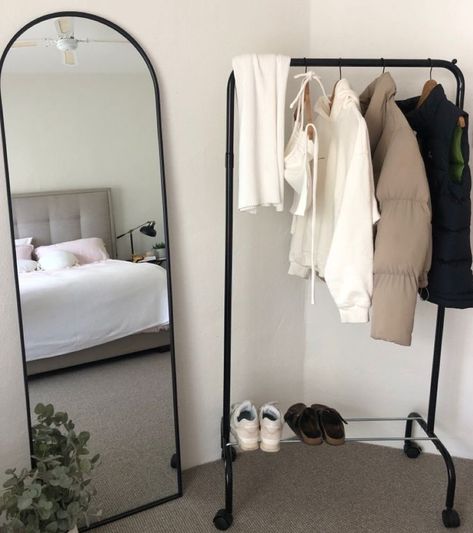 Nordic Room Decor, Room Minimal, Selling Clothes Online, Apartment Aesthetic, Room Makeover Bedroom, Room Makeover Inspiration, Room Inspiration Bedroom, Cafe Design, Apartment Living Room