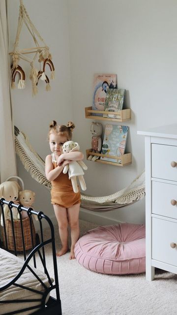 Small Toddler Rooms, Toddler Girl Room, Storage Kids Room, Kids Bedroom Inspiration, Baby Room Inspiration, Nursery Room Inspiration, Old Room, Toddler Rooms, Cunas Para Bebes