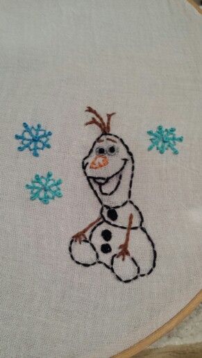 Olaf tea towel hand embroidery Disney Embroidery Clothes, Frozen Embroidery Designs, Disney Embroidery Designs Hand, Disney Hand Embroidery Diy, Hand Embroidery Disney, Olaf Embroidery, Disney Embroidery Patterns, Elsa Embroidery, Embroidery Tracing