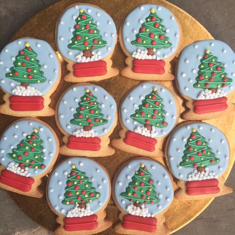 Christmas Globe Cookies, Snow Globe Christmas Cookies, Snow Globe Sugar Cookies Decorated, Snowglobe Cookies Decorated, Snow Globe Cookies Decorated, Snow Globe Sugar Cookies, Christmas Tree Cookies Decorated, Snow Globe Cookies, Globe Cookies