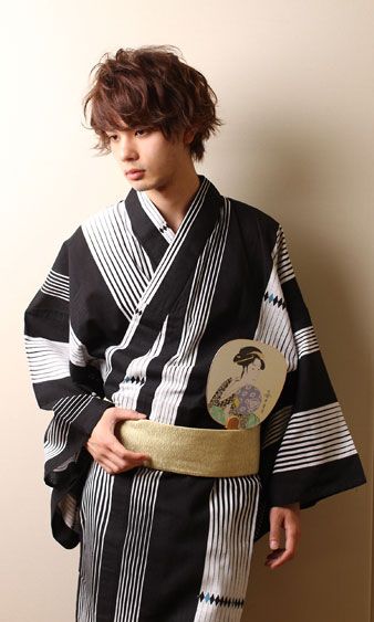 Yukata- summer kimono Yukata Men, Outfits For Japan, Men's Yukata, Summer Japan, Japanese Yukata, Japanese Traditional Clothing, Modern Kimono, Kimono Japan, Male Kimono