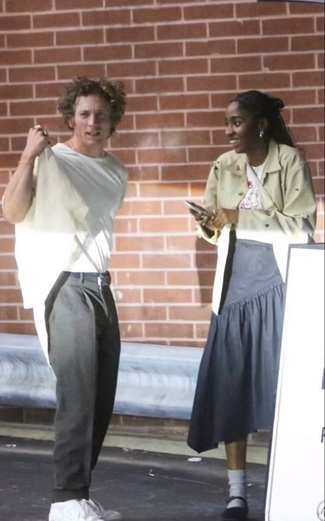 Ayo Edebiri Jeremy Allen White, Jeremy Allen White Ayo Edebiri, Ayo And Jeremy, Jeremy Allen White And Ayo Edebiri, Ayo Edebiri And Jeremy Allen White, Jeremy Allen White Paparazzi, Ayo Edebiri Street Style, Ayo Edebiri Style, Jeremy Allen White Aesthetic