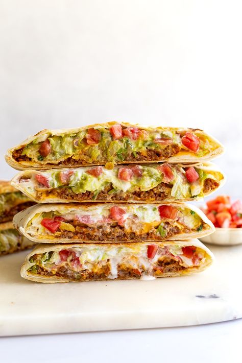 These Vegetarian Crunchwraps are super simple to make and highly customizable which you'll love! They're vegan and so filling! Tofu Taco Meat, Vegetarian Entree Recipes, Vegan Crunchwrap, High Protein Vegetarian, Tofu Breakfast, Protein Vegetarian, Breakfast Cocktails, Vegan Meat, Slow Cooker Pasta