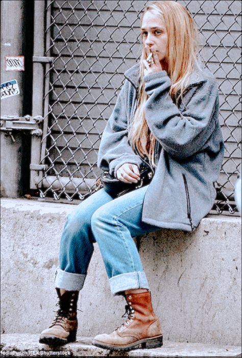 Jemima Kirke Street Style, Jessa Girls Style, Jessa Girls, 90s Street Style, Jemima Kirke, Fashion Week Inspiration, Pfw Street Style, Models Off Duty Style, Pretty Faces