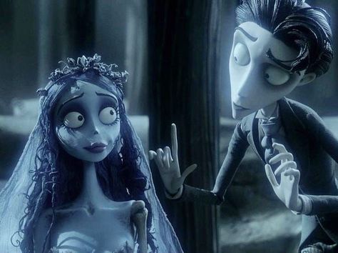 Corpse Bride And Victor Matching Pfp, Emily And Victor Matching Icons, Victor And Emily Matching Pfp, Corpse Bride Matching Icons, Corpse Bride Matching Pfp, Tim Burton Personajes, Corpse Bride Art, Matching Ideas, Matching Stuff