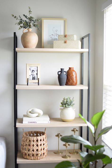 Shelf Decor Ideas Office, 3 Shelf Decor Living Room, Living Room Shelf Inspiration, Shelf Unit In Living Room, Hallway Shelves Decor, Vase Shelf Decor, Office Shelf Decor Workspaces, 5 Shelf Decor Ideas, Shelf Accessories Living Room