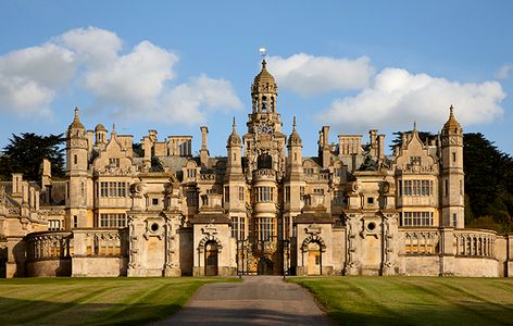 Harlaxton Manor, Castle Exterior, Peles Castle, Victorian England, American University, Castle Mansion, Castle Aesthetic, Cathedral Architecture, Landmark Buildings