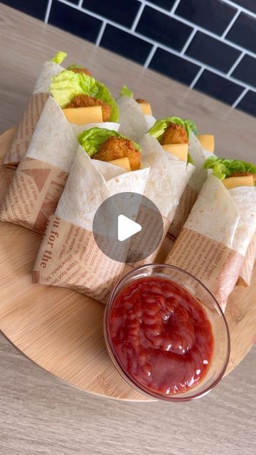 How To Wrap Mini Sandwiches, Mini Chicken Wraps, Wrap Chicken, Sandwich Breakfast, Reels Ideas, Party Sandwiches, Chicken Wrap, Mini Sandwiches, Viral Reels