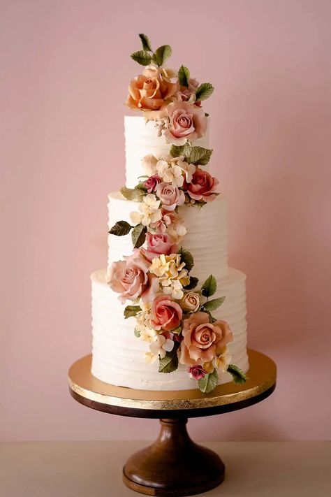 Rustic Floral Cakes – Winifred Kristé Cake & Classes Terracotta Wedding Cake, Wedding Terracotta, Fancy Wedding Cakes, Floral Cakes, Diy Wedding Cake, Wedding Cake Pictures, Rustic Modern Wedding, Cake Classes, Traditional Wedding Cake