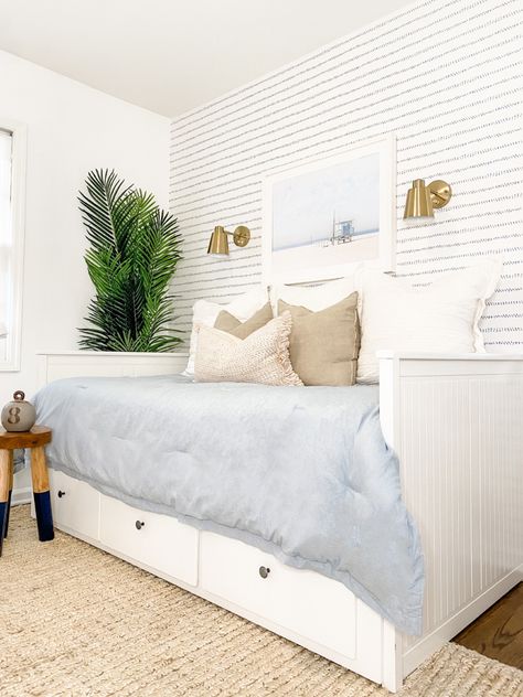 Boys Coastal Bedroom, Coastal Guest Bedroom, Ikea Daybed, Modern Boys Rooms, Eclectic Kids Room, Costal Bedroom, Bedroom Ikea, Grown Up Bedroom, Daybed Room