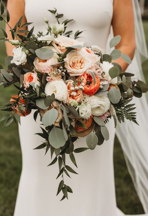 Wild Wedding Bouquet, Greenery Wedding Bouquet, Cheap Wedding Venues, Rustic Fall Wedding, Fall Wedding Bouquets, Fall Wedding Flowers, Coral Flowers, Fall Wedding Colors, Wedding Flower Arrangements