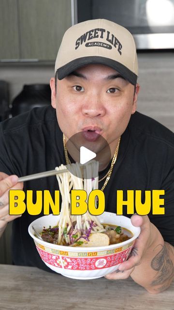 Bun Bo Hue Recipe, Pho Soup Recipe, Bun Bo Hue, Vietnamese Noodle Soup, Vietnamese Soup, Keto Buns, Pho Recipe, Pho Soup, Vietnamese Noodles