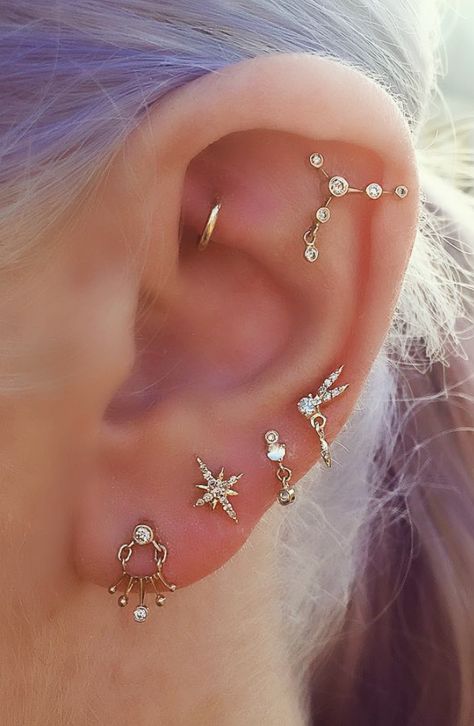 delicate layered earrings Ear Piercing For Women, Conch Ear Piercing, Different Types Of Piercings, Piercing Snug, Constellation Piercings, Piercing Conch, Daith Piercing Jewelry, Septum Piercings, Piercing Tragus