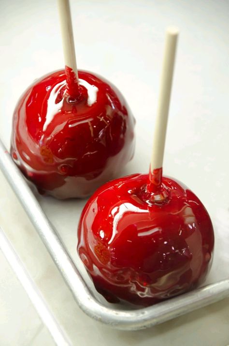 Candy Apple Recipe, Dessert Original, 귀여운 음식 그림, Toffee Apple, Red Apples, Jolly Rancher, Candy Apple Red, Red Candy, Candy Making