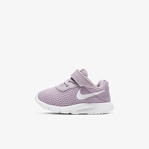 Sneakers Kids, Girls Shoes Sneakers, Girly Girl Outfits, Nike Tanjun, Baby Socks, Toddler Shoes, Toddler Girls