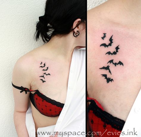 Bat Tattoo, like this better than all those feather & bird tattoos! Just saying Bats Tattoo, Bats Tattoo Design, Feather With Birds Tattoo, Biker Tattoos, Bat Tattoo, Badass Tattoos, Halloween Tattoos, Dream Tattoos, Birds Tattoo