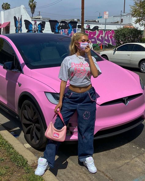 Pink Tesla, Luxury Car Brands, Estilo Indie, Girly Car, Baby Pink Aesthetic, Tesla Model X, Designer Streetwear, Cadillac Eldorado, Pink Car