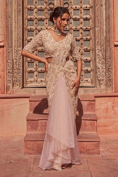 Drape Sarees Designer, Leheriya Suit, Scalloped Fabric, Draped Saree Gown, Pre Draped Saree, Gown Saree, Saree Gowns, Drape Sarees, Saree Jackets