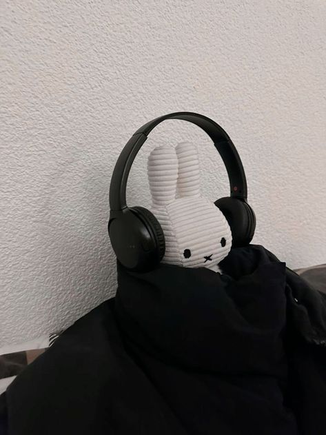 Black And White Bunny Wallpaper, Acubi Background, Headphone Pictures, Miffy With Headphones, Miffy Headphones, Miffy Wallpaper, Miffy Aesthetic, Dragon Wallpaper Iphone, Bunny Soft Toy