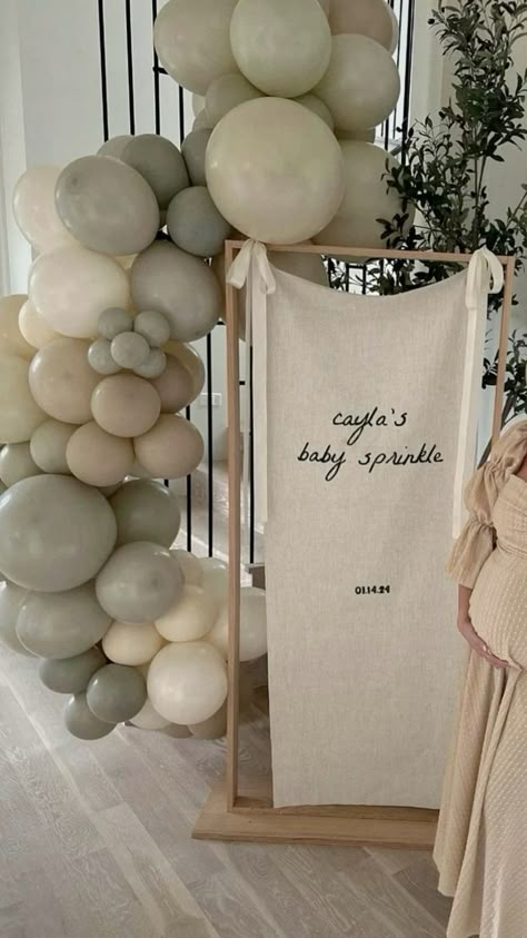 Surprise Gender Baby Shower Ideas, Home Baby Shower Ideas Decor, Gender Reveal Ideas Aesthetic, Baby Shower Aesthetic Boy, Simple Baby Shower Ideas For Boys, Minimal Baby Shower Decor, Neutral Baby Shower Backdrop, Aesthetic Baby Shower Ideas, Green Baby Shower Ideas