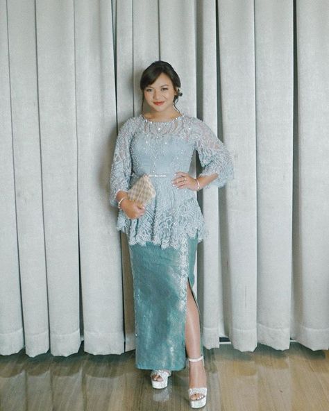 amel carla (@amelcarla) • Instagram photos and videos Kebaya Big Size Brokat, Kebaya Brokat Hijab, Model Kebaya Untuk Orang Gemuk, Kebaya Big Size, Model Kebaya Wisuda, Renda Kebaya, Model Dress Batik, Kebaya Brokat, Big Size Dress