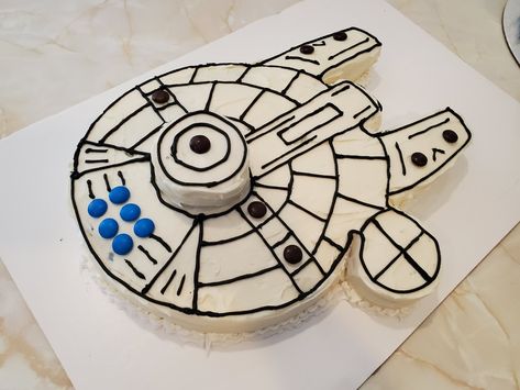 Star Wars Cake Ideas Easy, Star Wars Cake Easy, Star Wars Cake Easy Simple, Millenium Falcon Cake, Star Wars Cake Tutorial, Falcons Cake, Millennium Falcon Cake, Star Wars Millenium Falcon, Star Wars Hoth Cake