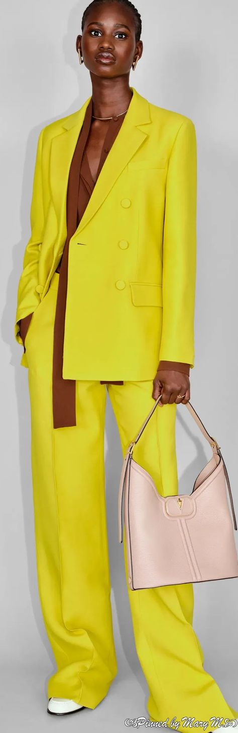 Valentino Resort, Ladies Suits, Resort 2024, Women's Wear, Women Outfits, Suit Fashion, Woman Colour, Valentino Garavani, Fashion Women