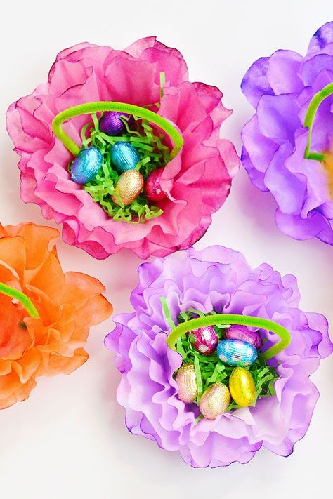 These coffee filter Easter baskets are SO PRETTY and perfect for Easter or any other spring event! It's a simple and colourful coffee filter craft that looks great on the Easter table. And they're so easy to make! Fill them with candy or a battery operated tea light! Easter Basket Crafts, Coffee Filter Crafts, Fun Easter Crafts, Easter Basket Diy, Diy Projects For Kids, Spring Event, Diy Crafts For Kids Easy, Easter Crafts Diy, Easter Table Decorations