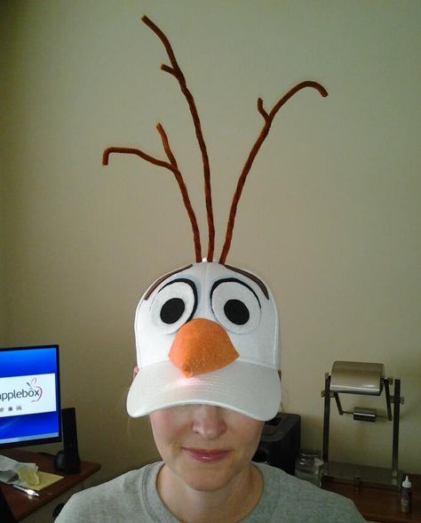 Homemade Olaf costume - white hat, pipe cleaners, and felt! Diy Olaf Costume, Olaf Frozen Costume, Olaf Halloween Costume, Olaf Costume, Princess Tutu Dresses, Lumpy Space Princess, Princess Halloween Costume, Halloween Things, Frozen Costume