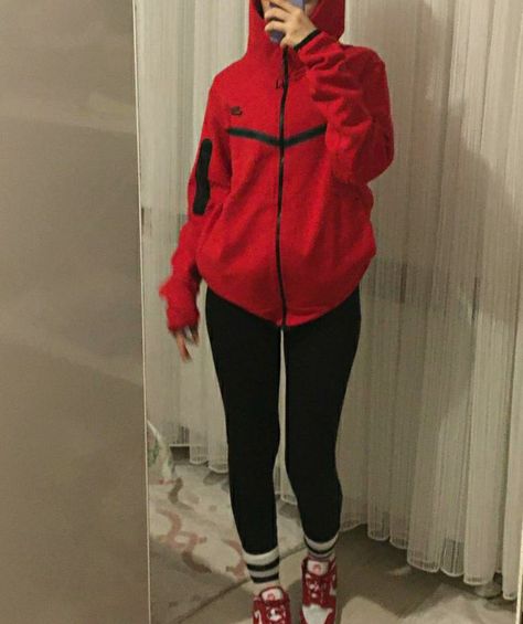 Red Nike Tech Outfit, Nike Stuf, Red Sweats Outfit, Red Nike Hoodie Outfit, Red Nike Outfit, Nike Tech Girl, Nike Tech Red, Tech Outfits Women, Nike Tech Fleece Red