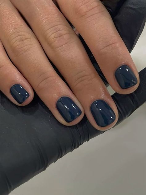 Short Nails Ideas Navy Blue, Dark Skinned Nails, Short Dark Gel Nails, Cute Gel Nails For Short Nails, 2024 Summer Nail Polish Color, Navy Nails Square, Navy Square Nails, Navy Short Nails, Simple Summer Nails Blue