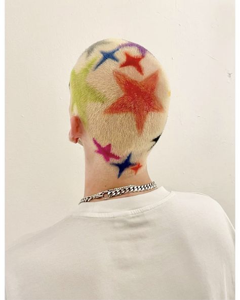 Short Hair Painting, Color Buzzcut, Simple Buzzcut Design, Pattern Dyed Shaved Hair, Bleached Head Design, Buzz Cut Painting, Shaved Head Dye, Shaved Hair Dye Designs, Coloured Buzzcut