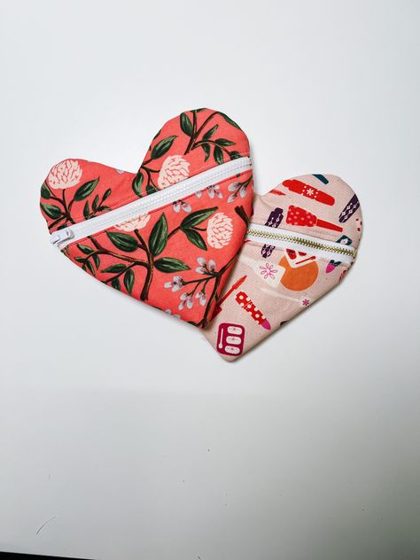 Two heart shaped zipper pouches with floral fabric and fabric with makeup on it Small Snap Pouch Sewing Pattern, Heart Zipper Pouch, Trendy Heart-shaped Shoulder Bag With Zipper Closure, Trendy Heart-shaped Bag With Removable Pouch, Heart-shaped Pink Bag With Zipper Closure, Heart Shaped Bag, Pouch Diy, Pouch Sewing, Love Shape