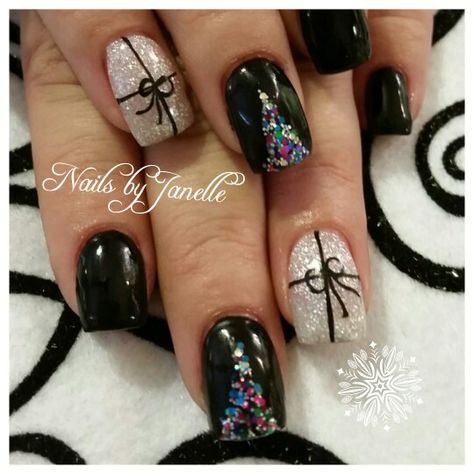 Christmas Nails Short Black, Christmas Nail Art Black, Black Christmas Nails, I Love Nails, Xmas Nails, Gel Nail Designs, Black Christmas, Christmas Nail, Christmas Nail Art